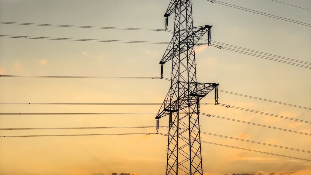 How to reduce power interruption risk in data centers?