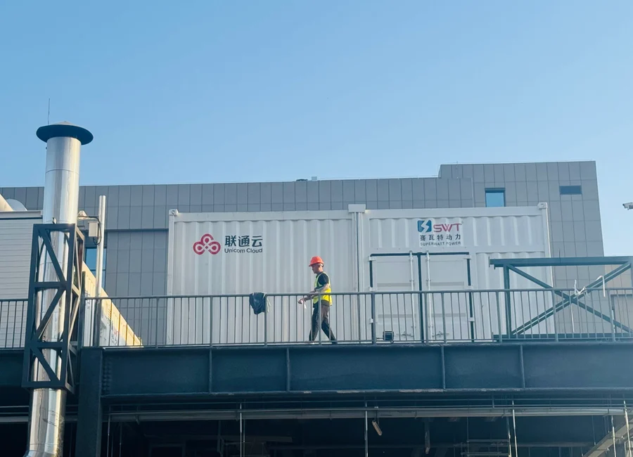 Which supplier offers bridge power solutions for data centers?